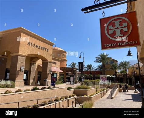 desert outlets cabazon